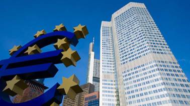 El BCE no se sale del guion y sube los tipos medio punto, hasta el 3,5%, pese a las turbulencias financieras